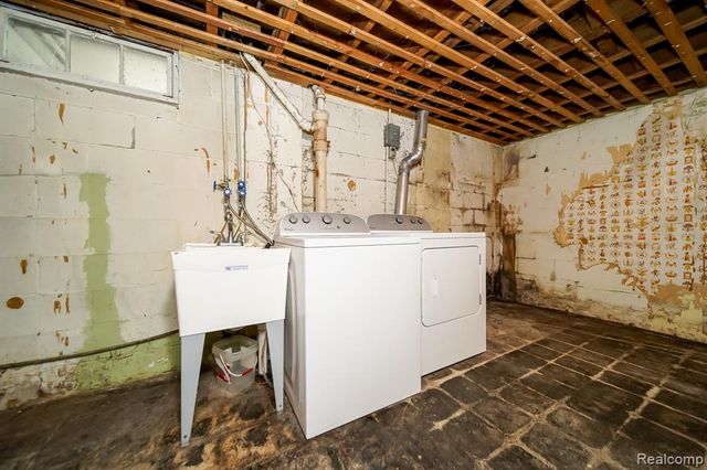 2476 Voorheis Road, Waterford, MI 48328