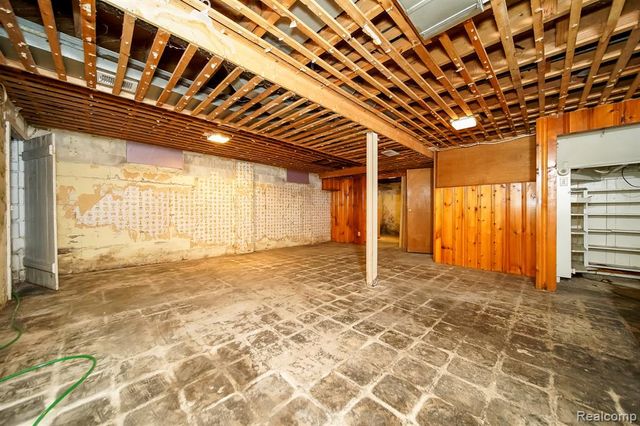 2476 Voorheis Road, Waterford, MI 48328