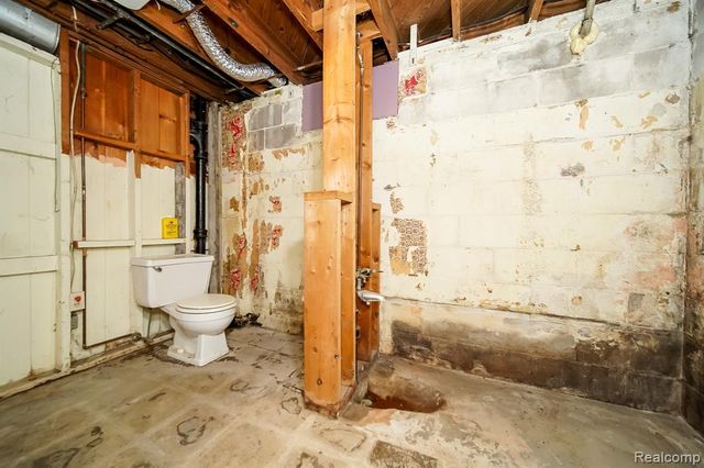 2476 Voorheis Road, Waterford, MI 48328