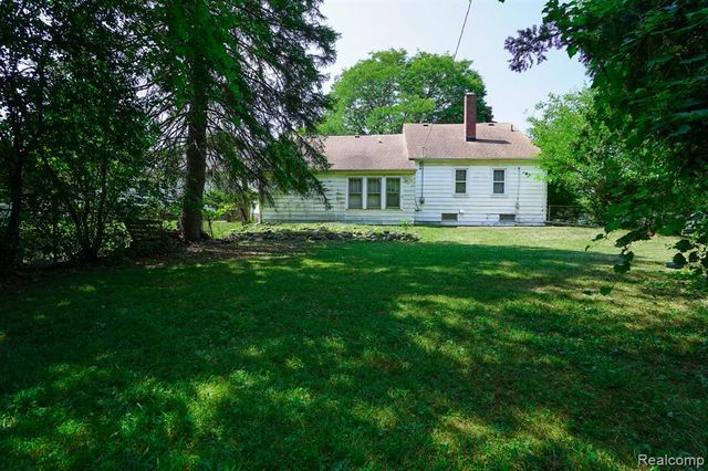 2476 Voorheis Road, Waterford, MI 48328