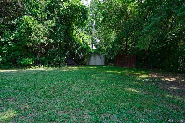 2476 Voorheis Road, Waterford, MI 48328