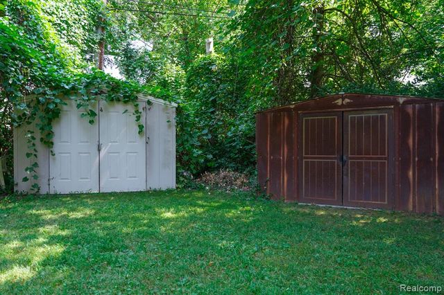 2476 Voorheis Road, Waterford, MI 48328