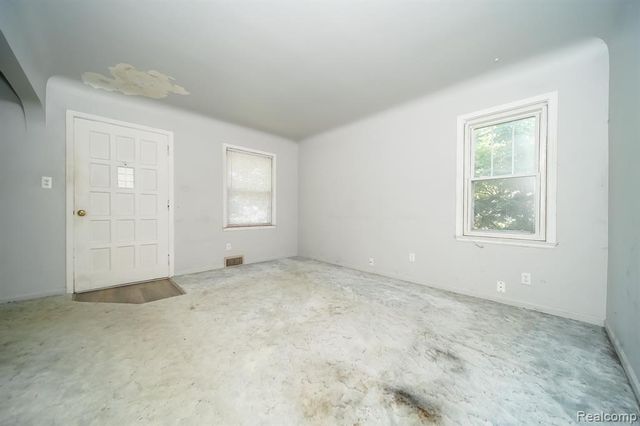 2476 Voorheis Road, Waterford, MI 48328