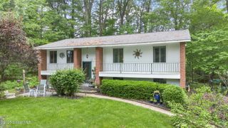 22 Sylvan Court, Clifton Park, NY 12065
