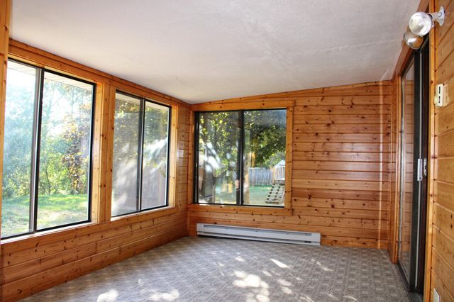 664 Hilltop Drive NE, Hutchinson, MN 55350