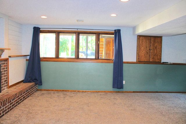 664 Hilltop Drive NE, Hutchinson, MN 55350