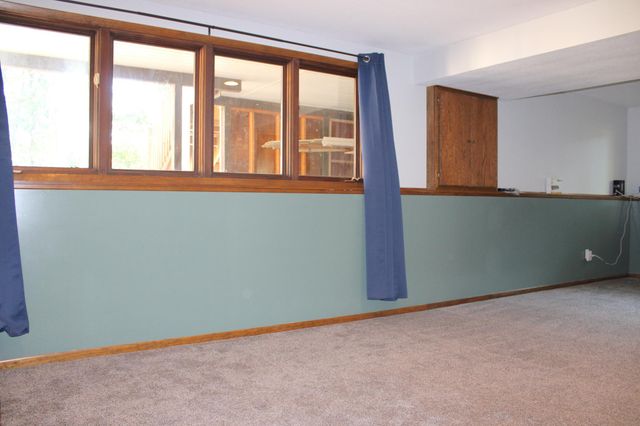 664 Hilltop Drive NE, Hutchinson, MN 55350