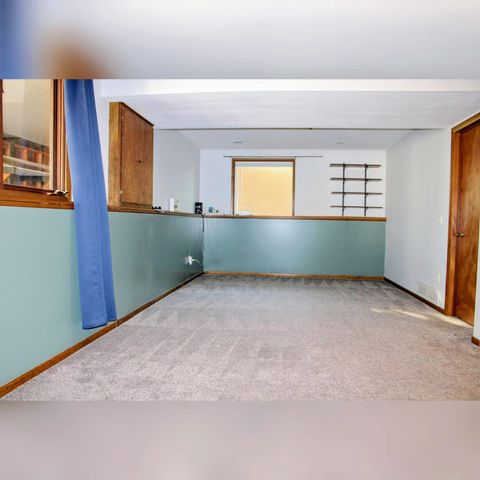 664 Hilltop Drive NE, Hutchinson, MN 55350