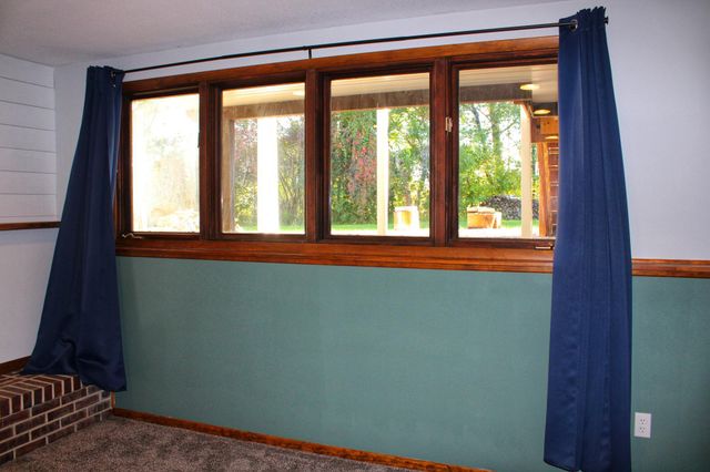 664 Hilltop Drive NE, Hutchinson, MN 55350