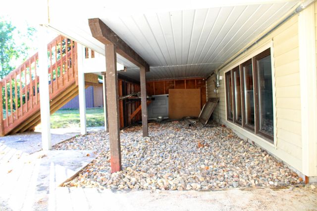 664 Hilltop Drive NE, Hutchinson, MN 55350