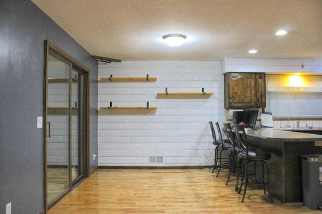 664 Hilltop Drive NE, Hutchinson, MN 55350