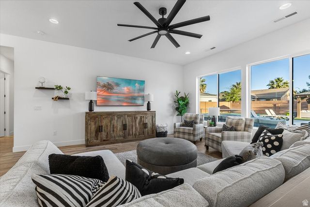 147 W ELINOR LN, Washington, UT 84780
