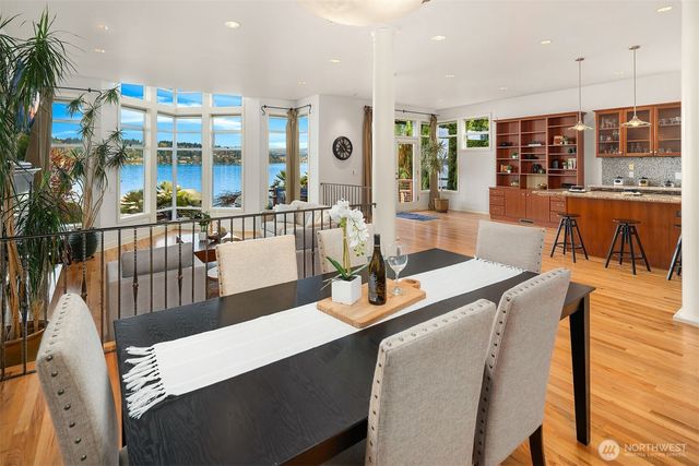 8418 Island Drive S, Seattle, WA 98118