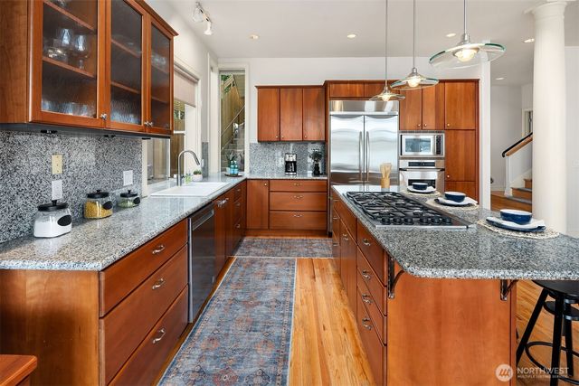 8418 Island Drive S, Seattle, WA 98118