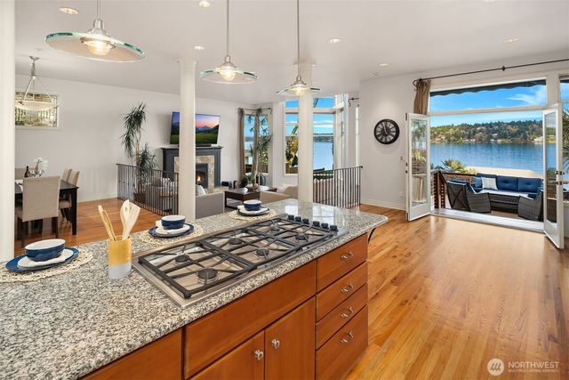 8418 Island Drive S, Seattle, WA 98118