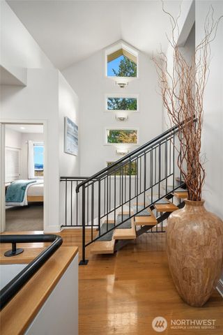 8418 Island Drive S, Seattle, WA 98118