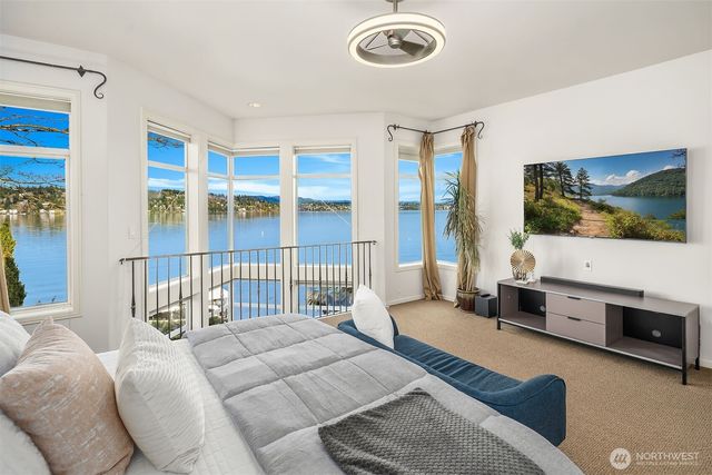 8418 Island Drive S, Seattle, WA 98118