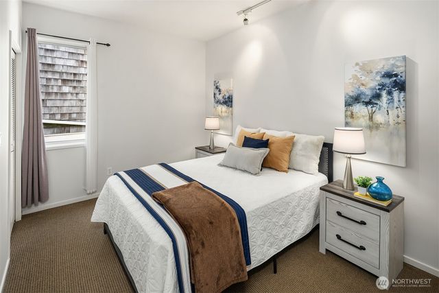 8418 Island Drive S, Seattle, WA 98118