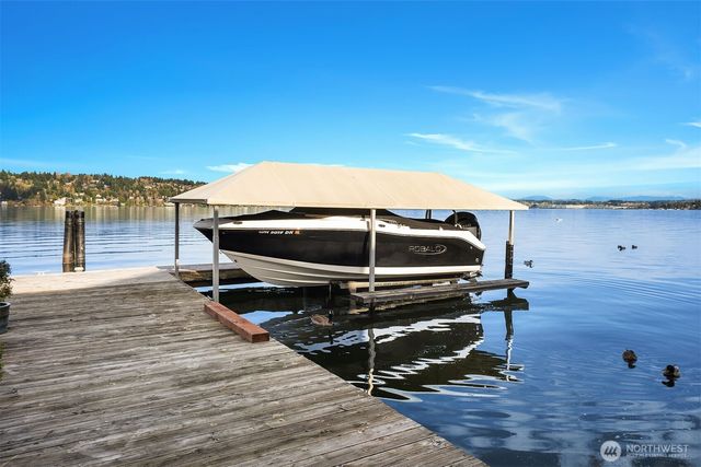 8418 Island Drive S, Seattle, WA 98118