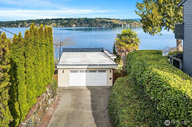 8418 Island Drive S, Seattle, WA 98118