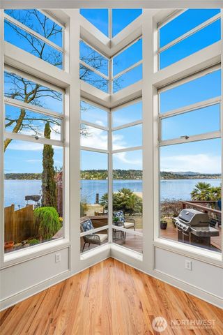 8418 Island Drive S, Seattle, WA 98118