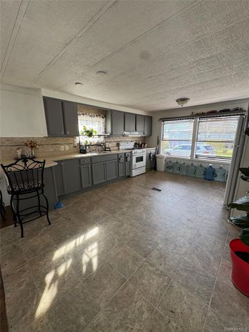 621 Sheafe Rd 76, Poughkeepsie, NY 12601