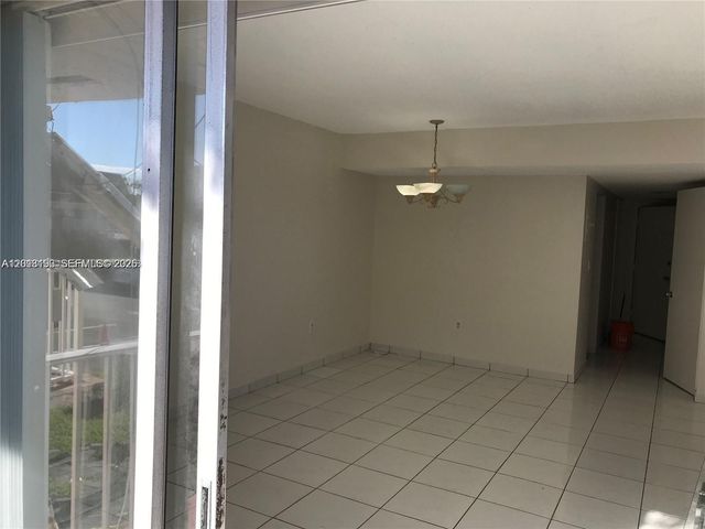260 NW 107th Ave 207, Miami, FL 33172