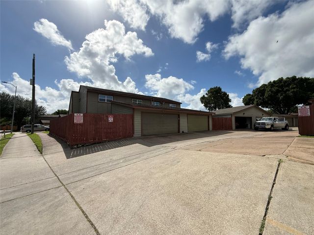 7943 W Airport Boulevard, Houston, TX 77071