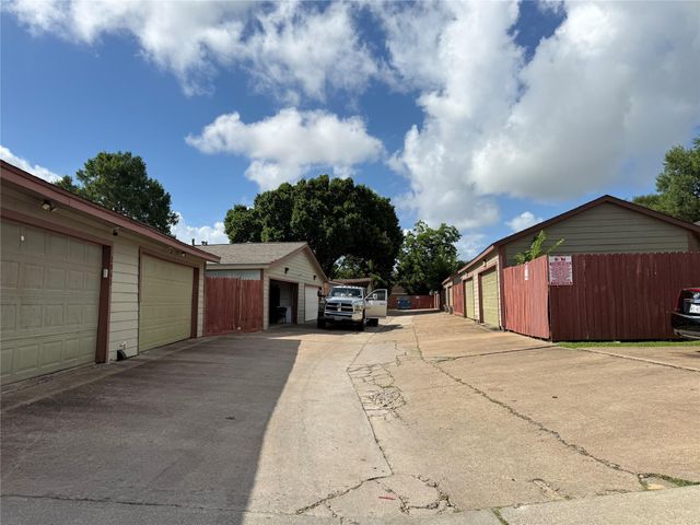 7943 W Airport Boulevard, Houston, TX 77071