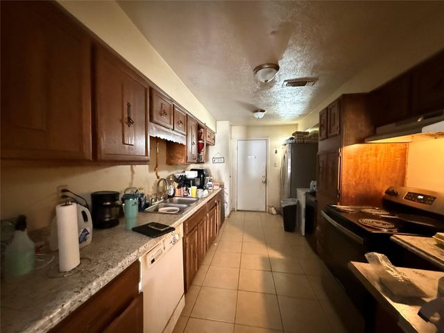 7943 W Airport Boulevard, Houston, TX 77071