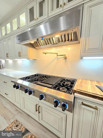 4702 LEIGHFIELD VALLEY DR, Chantilly, VA 20151