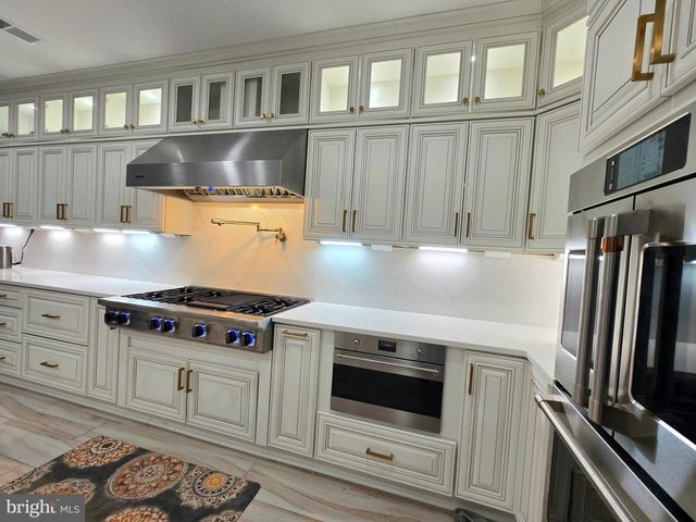 4702 LEIGHFIELD VALLEY DR, Chantilly, VA 20151