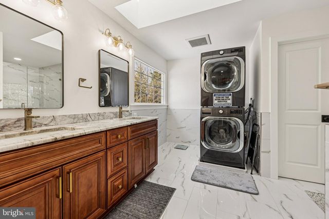 4702 LEIGHFIELD VALLEY DR, Chantilly, VA 20151