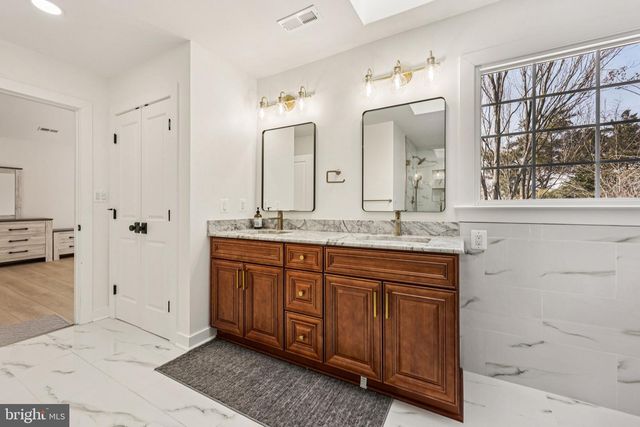 4702 LEIGHFIELD VALLEY DR, Chantilly, VA 20151