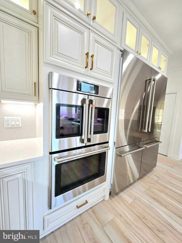 4702 LEIGHFIELD VALLEY DR, Chantilly, VA 20151