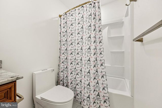 4702 LEIGHFIELD VALLEY DR, Chantilly, VA 20151