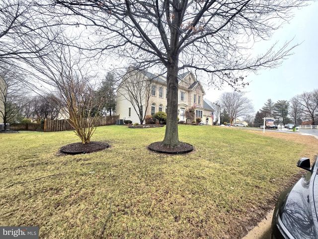 4702 LEIGHFIELD VALLEY DR, Chantilly, VA 20151