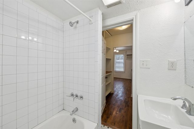 607 S Moore Street, Dallas, TX 75203