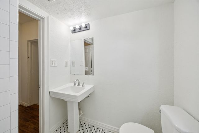 607 S Moore Street, Dallas, TX 75203