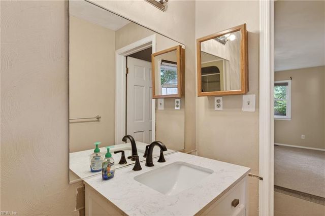 229 Fresno DR, Chesapeake, VA 23322