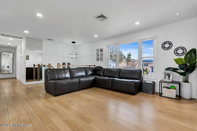 19 Beacon Street, Jackson, NJ 08527