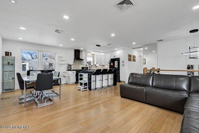 19 Beacon Street, Jackson, NJ 08527