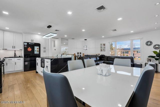 19 Beacon Street, Jackson, NJ 08527