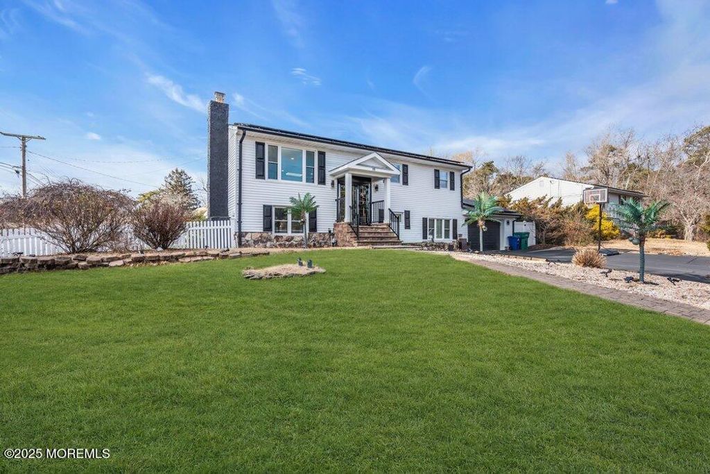 19 Beacon Street, Jackson, NJ 08527
