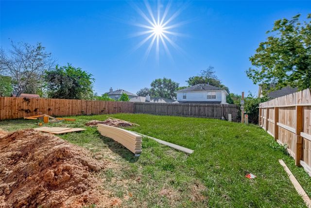 15823 Beechnut Street, Houston, TX 77083