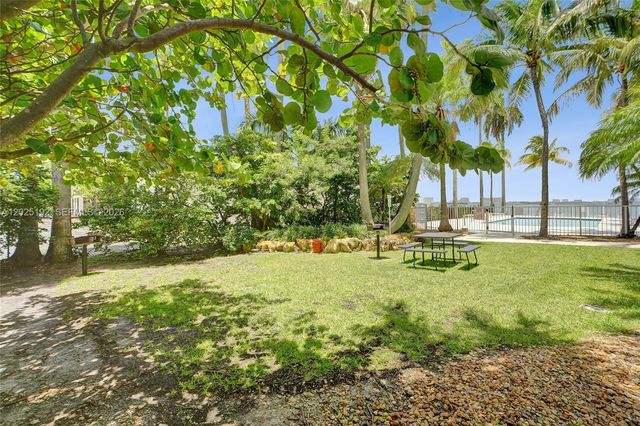 1625 Kennedy Cswy 1207C, North Bay Village, FL 33141