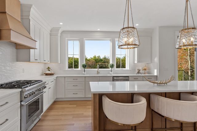 18 Sprague Mill Road, Bedford, NH 03110