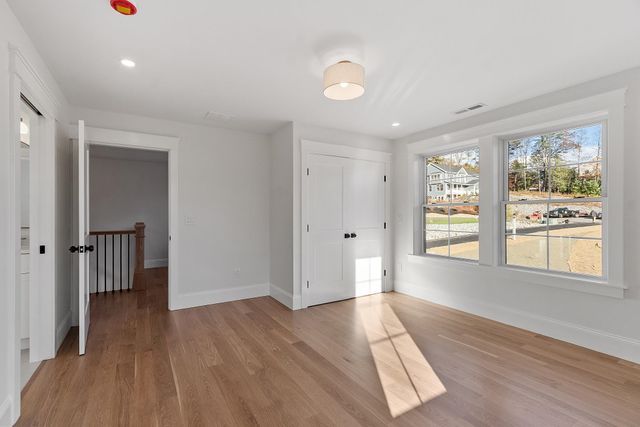 18 Sprague Mill Road, Bedford, NH 03110