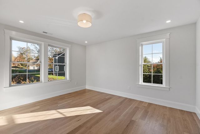 18 Sprague Mill Road, Bedford, NH 03110