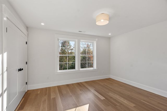 18 Sprague Mill Road, Bedford, NH 03110